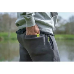 PANTALON HOMME FOX MATRIX BLACK EDITION JOGGERS - NOIR -Sensas Rive Magasin pantalon homme fox matrix black edition joggers noir z 2516 251695 12